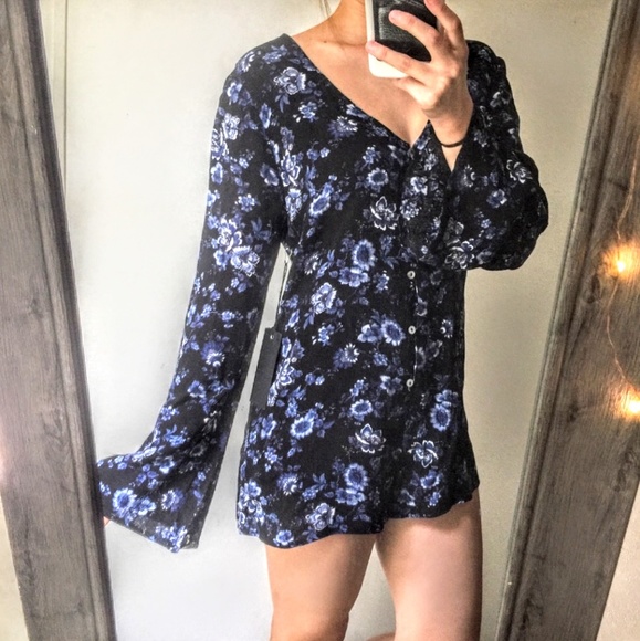 Forever 21 Pants - 🎈Forever 21 floral long bell sleeve button romper